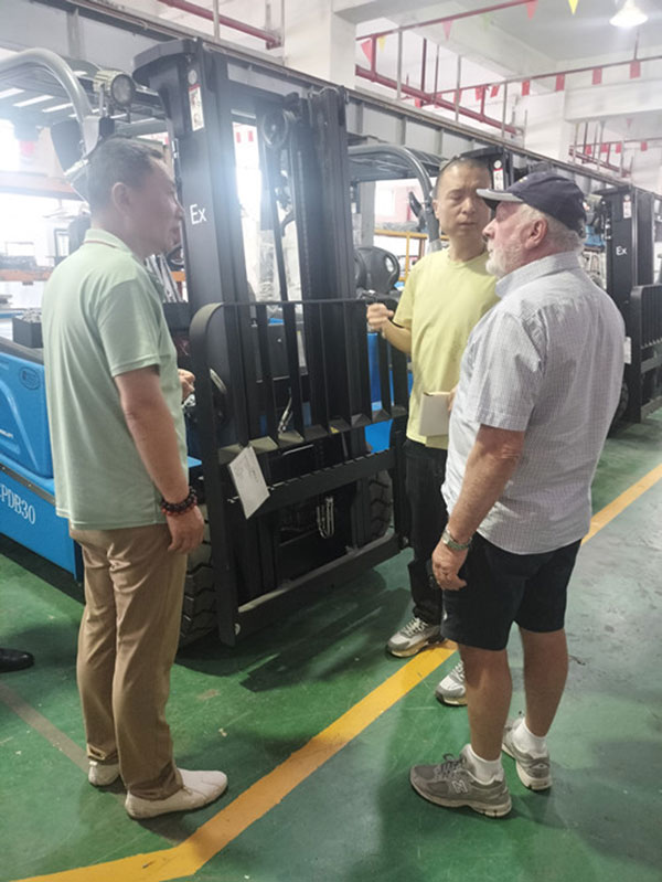 Two Bay Forks customer visit at the Bater facility, photo 3