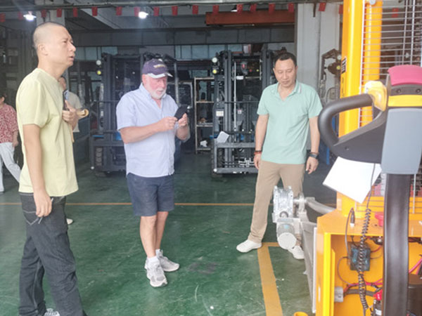 Two Bay Forks customer visit at the Bater facility, photo 5