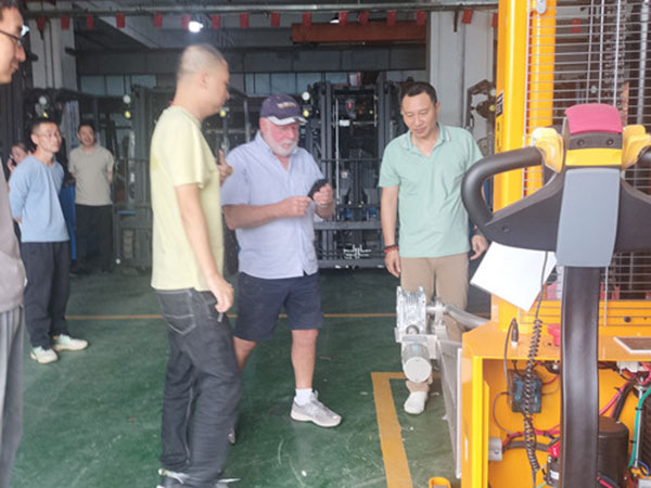 Two Bay Forks customer visit at the Bater facility, photo 6